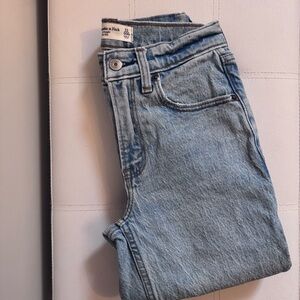 Abercrombie & Fitch Mid Rise 90s Straight Jean